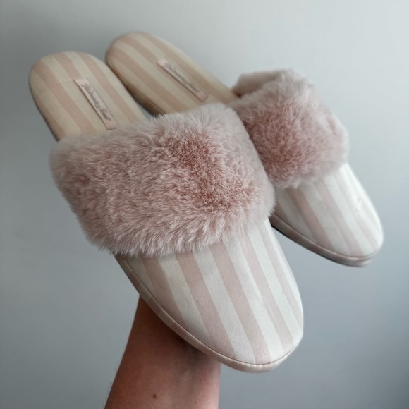 Victoria’s Secret Pink White Striped Satin Slipper Mules Faux Fur Trim Medium - Picture 2 of 6